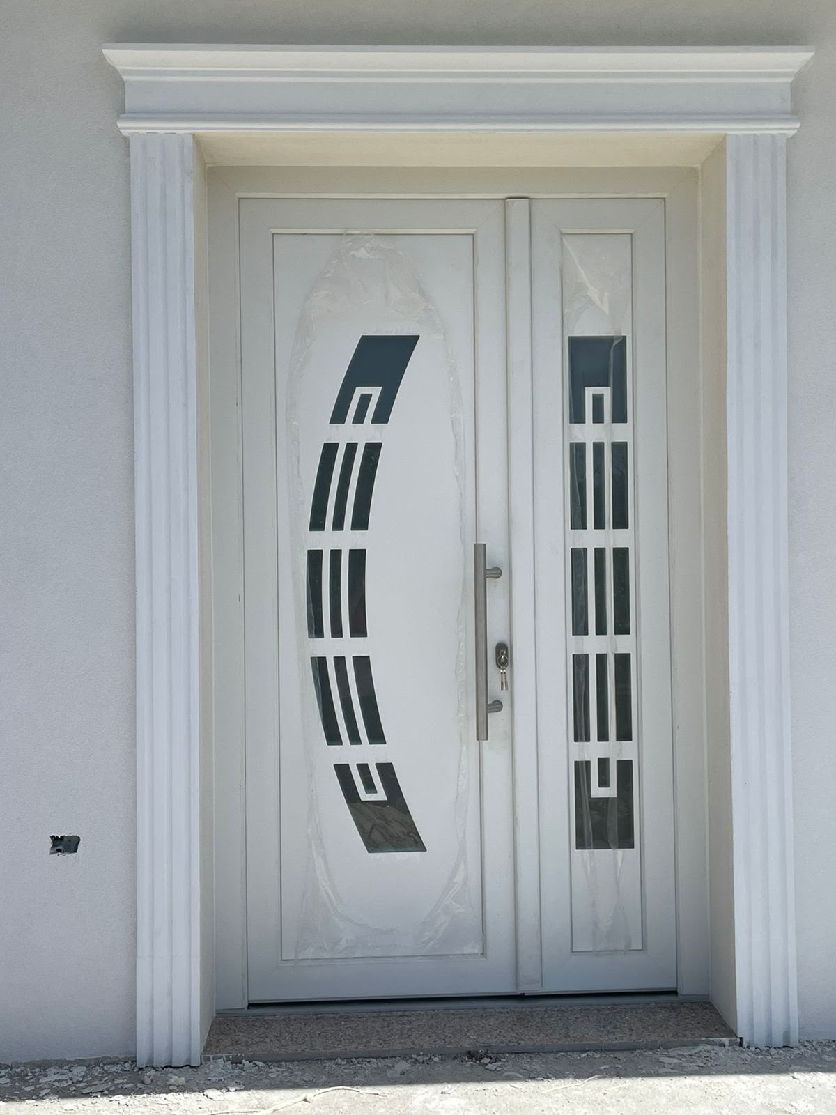 Derë hyrëse PVC dekorative e bardhë