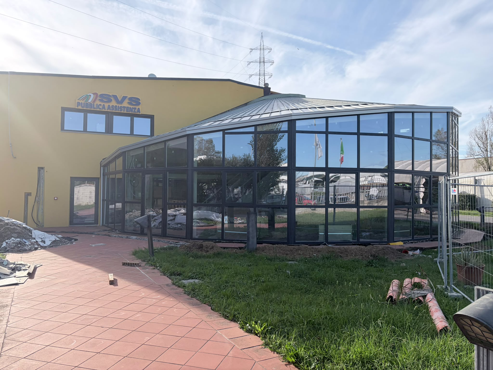 Punim i yni — verandë xhami